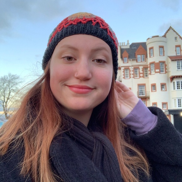 Hi! I'm Anna! Come shop my closet! - Picture 1 of 2